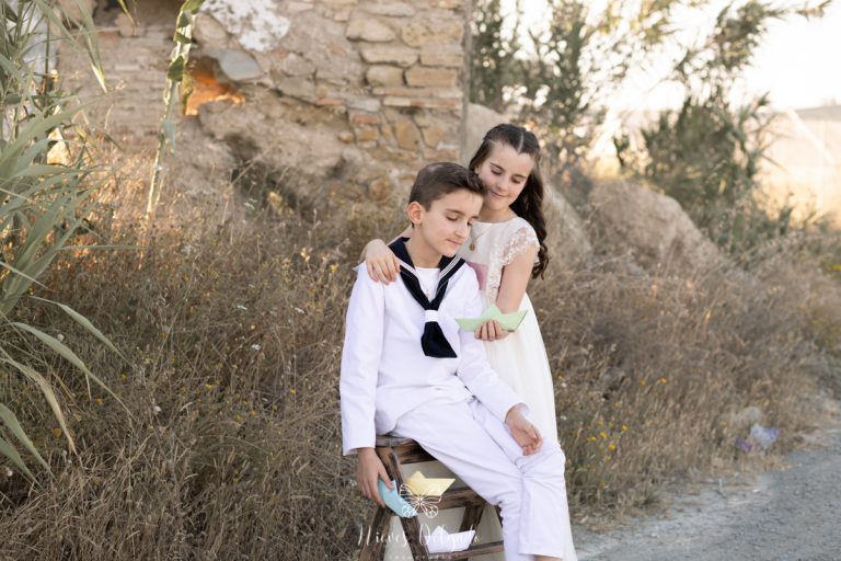 fotografia-de-comunion-de-mellizos-en-sevilla-elena-y-pedro-bonitas